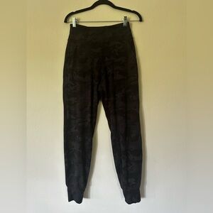 Lululemon Athletica CAMO Joggers size 6